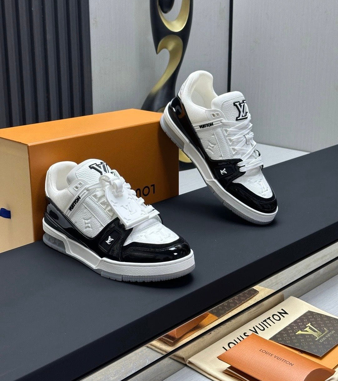 Sneakers LV Trainer Bianca/Nero Lucido