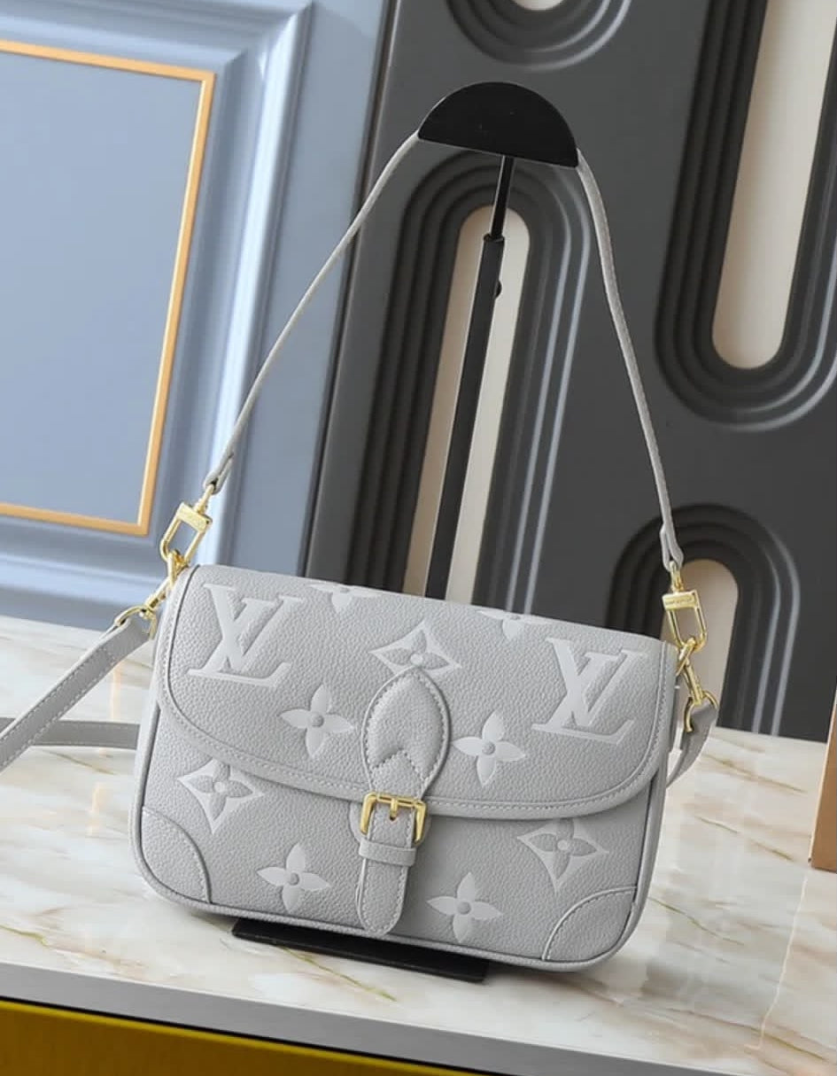 Borsa LV 038