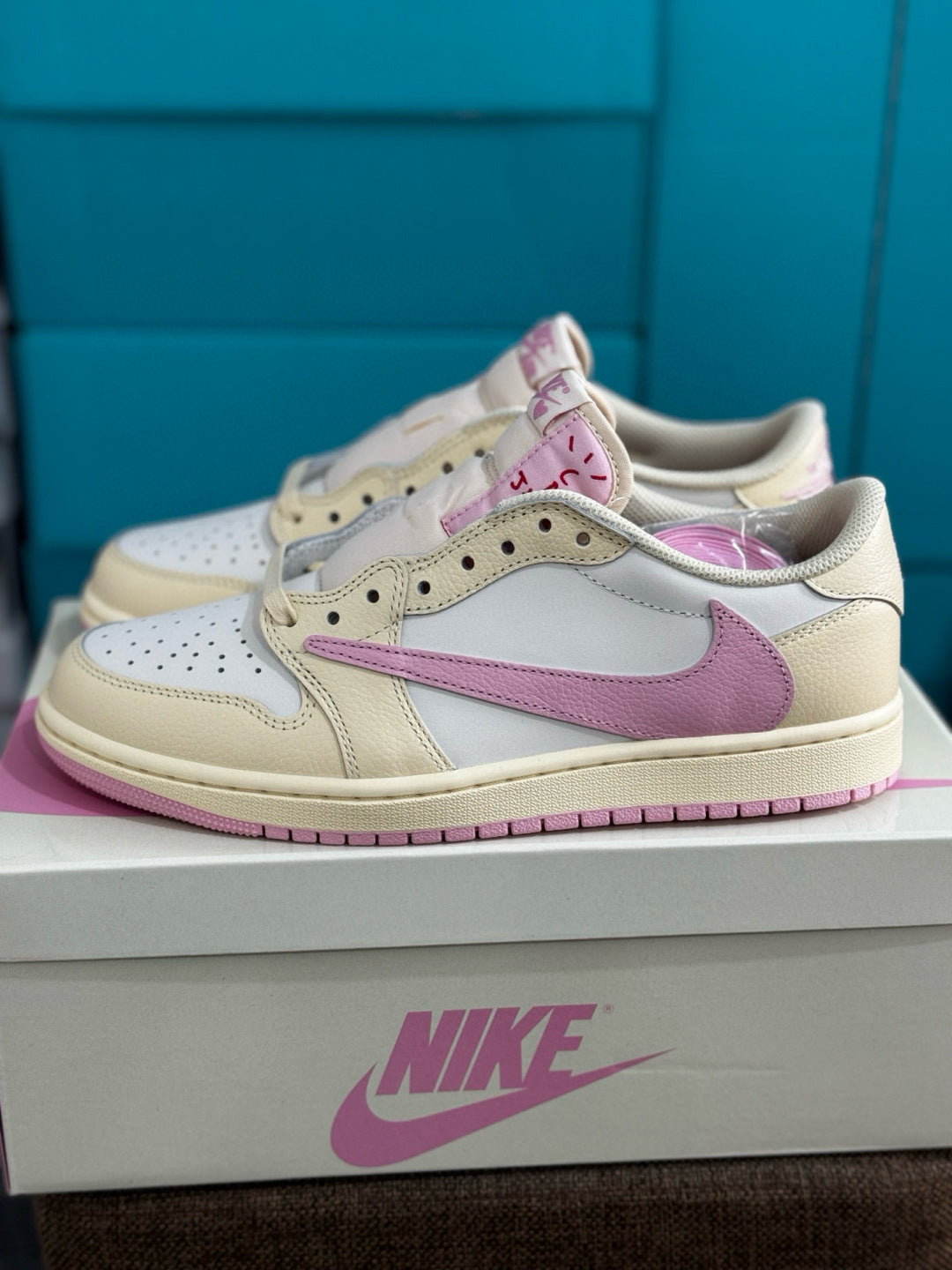 Nike Air Jordan 1 Low OG SP Travis Scott Shy Pink