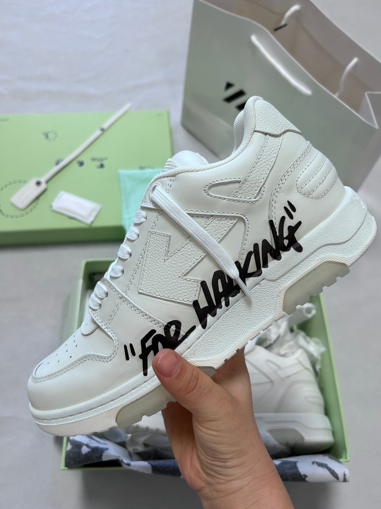Sneakers Off-White "For Walking"