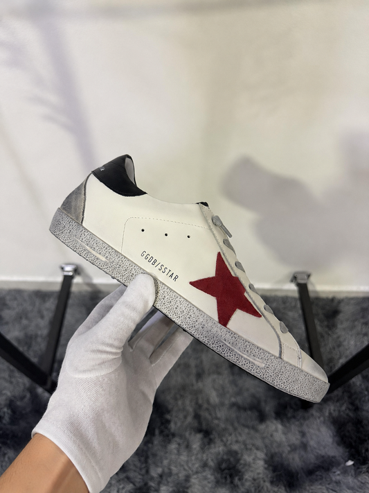 Golden Goose Super-Star con stella in suede rosso e talloncino in pelle verde