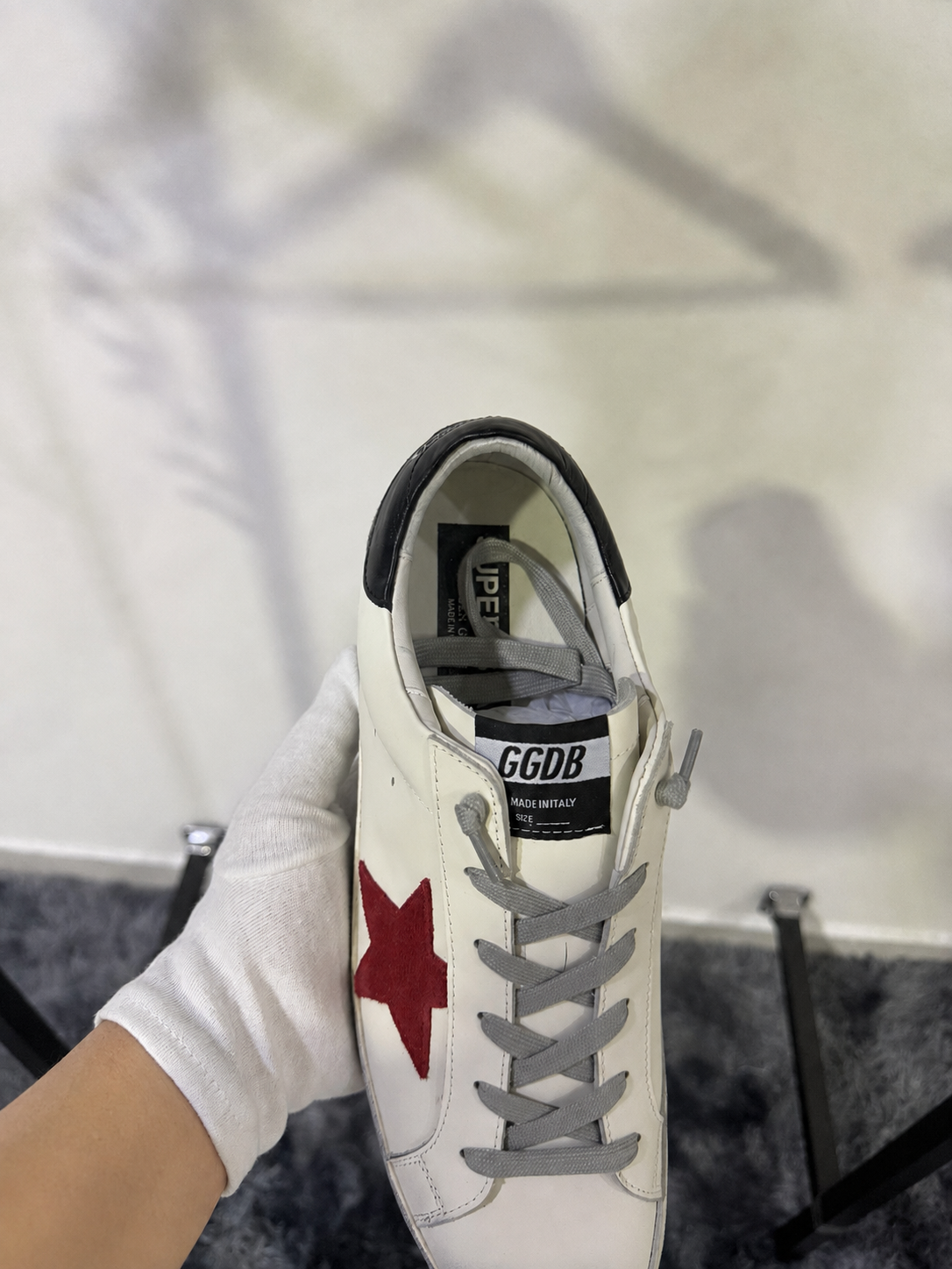 Golden Goose Super-Star con stella in suede rosso e talloncino in pelle verde