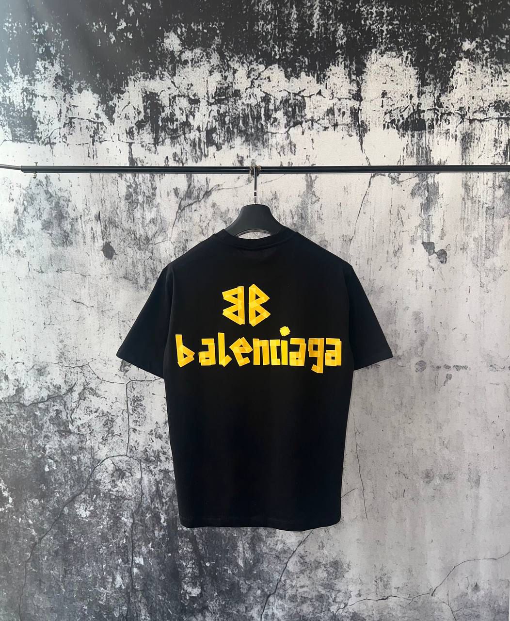 T-shirt Balenciaga "Tape Type"