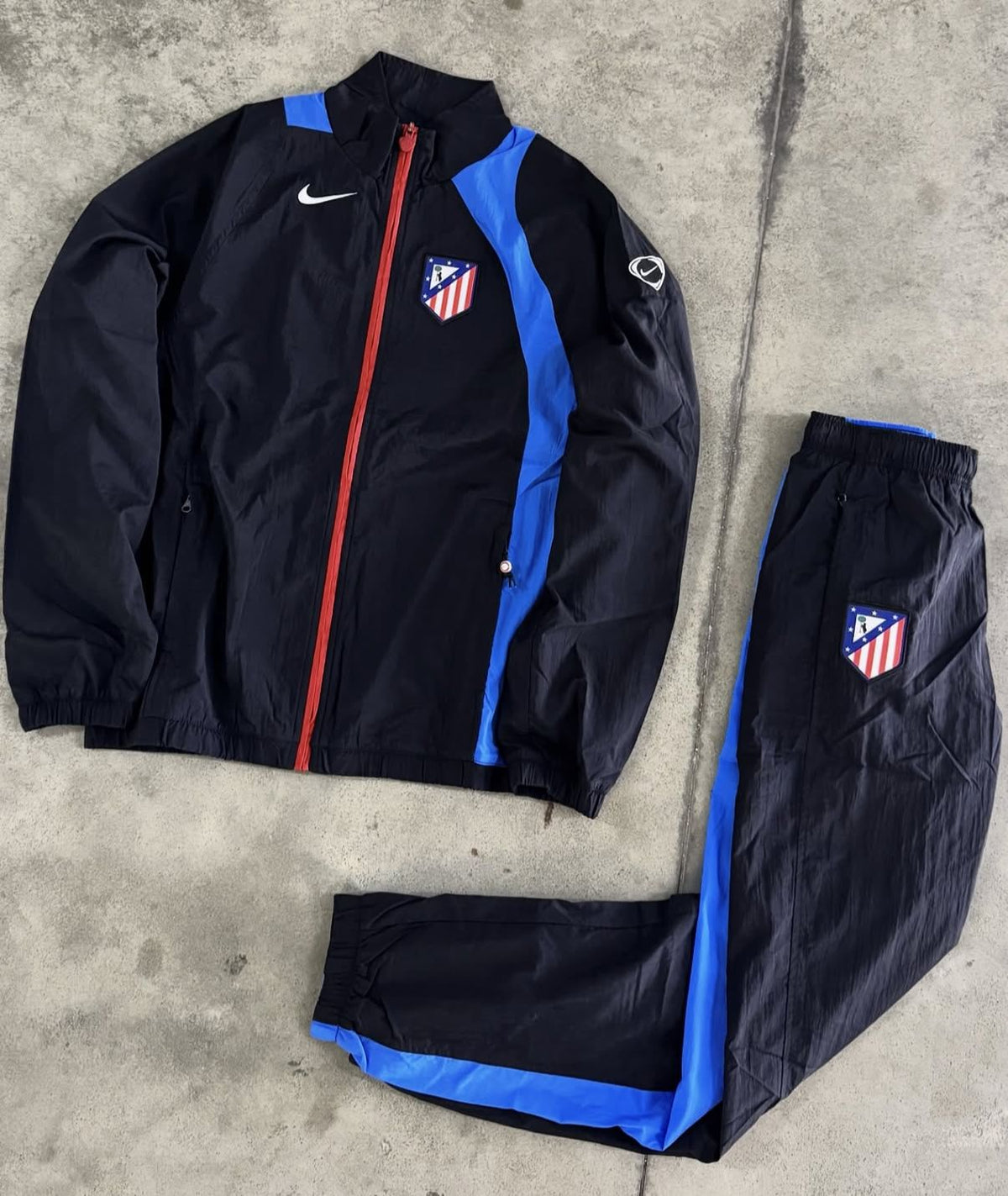 Tuta Atlético Madrid Retro – Nero/Blu
